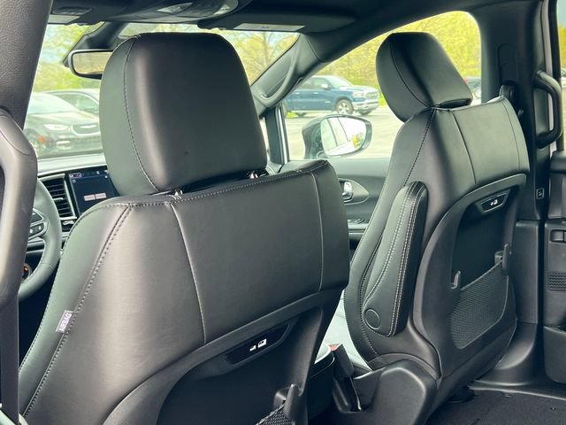 New 2027 Chrysler Pacifica Select AWD/4WD image 36