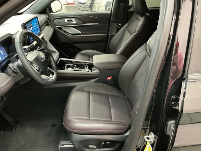 Used 2025 Ford Explorer Platinum RWD image 14