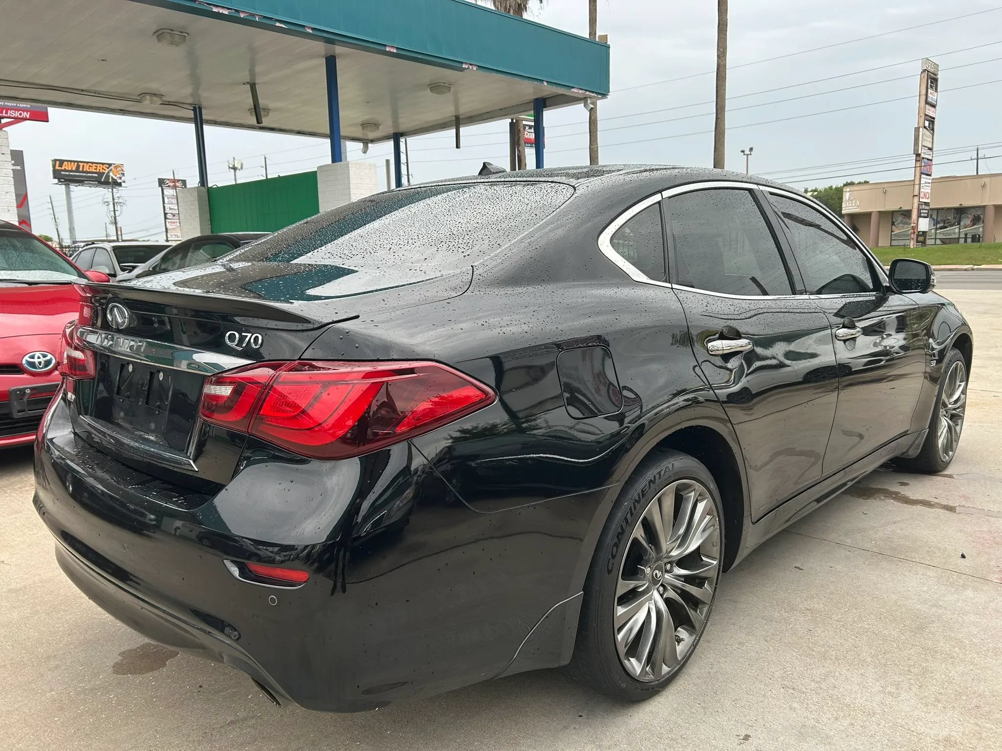 Used 2017 INFINITI Q70 3.7 AWD/4WD image 5
