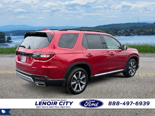 Used 2025 Honda Pilot Touring image 3