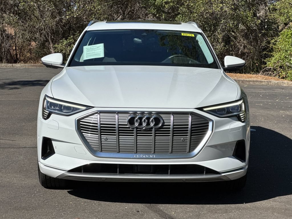 Used 2019 Audi e-tron Prestige w/ Prestige Package AWD/4WD image 10