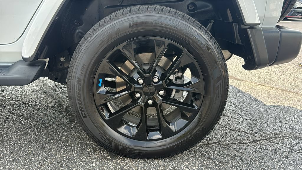 Used 2023 Jeep Wrangler Unlimited Sahara w/ Cold Weather Group AWD/4WD image 10