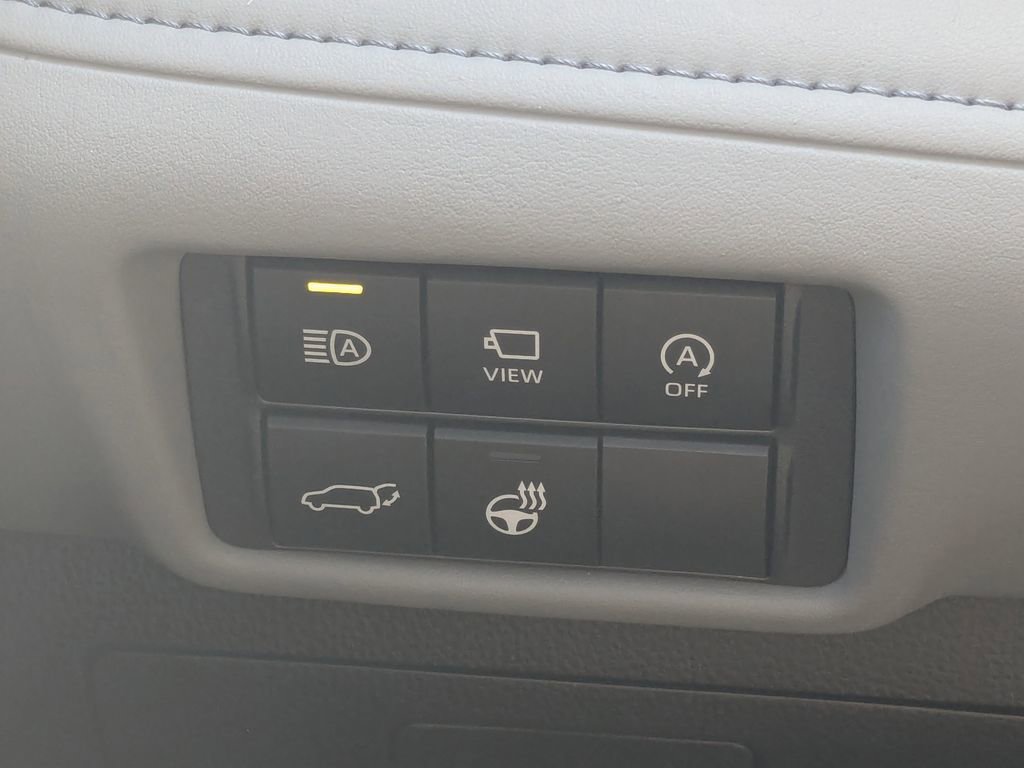 Used 2024 Toyota Highlander Limited image 14