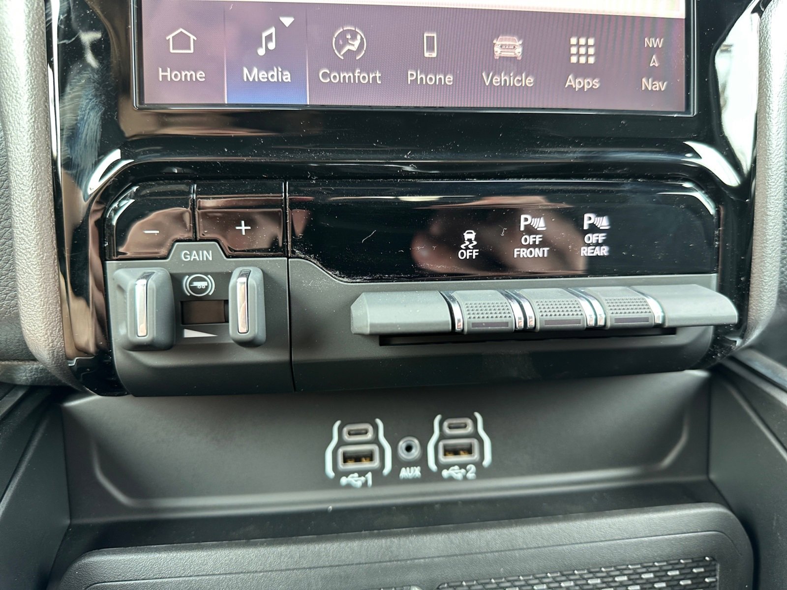 New 2026 RAM 1500 4x4 Crew Cab image 27