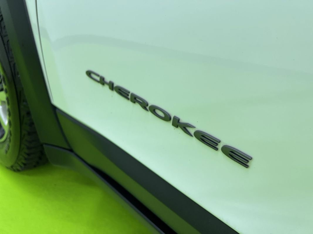 Used 2014 Jeep Cherokee Trailhawk w/ Leather Interior Group AWD/4WD image 15