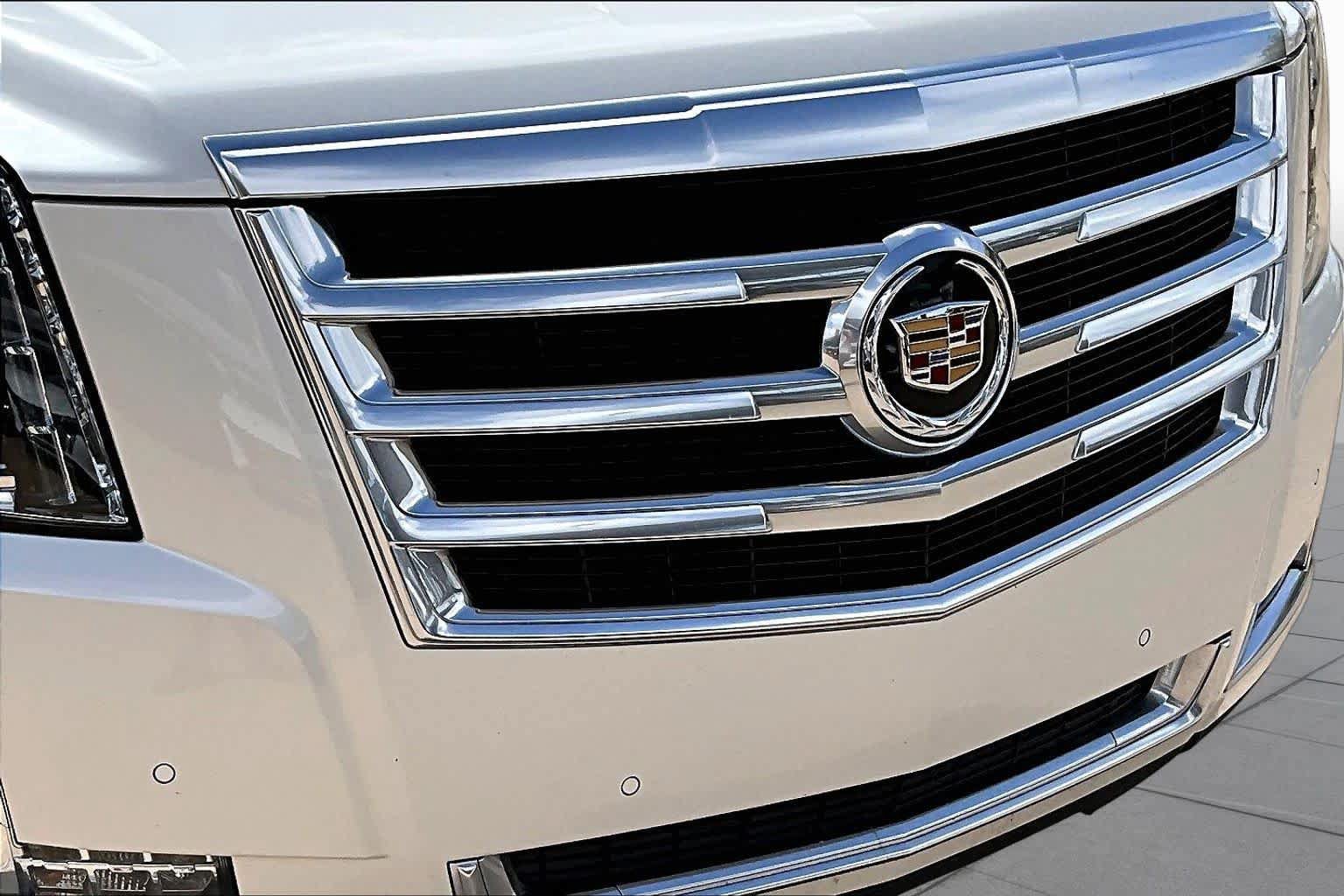 Used 2015 Cadillac Escalade Luxury AWD/4WD image 28