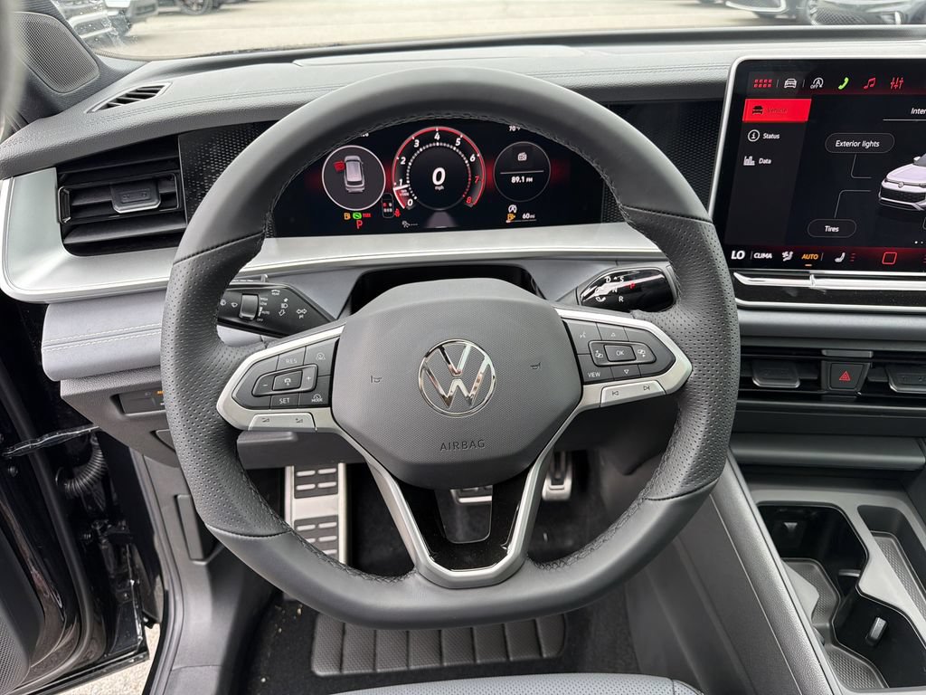 New 2026 Volkswagen Tiguan SE R-Line FWD image 25