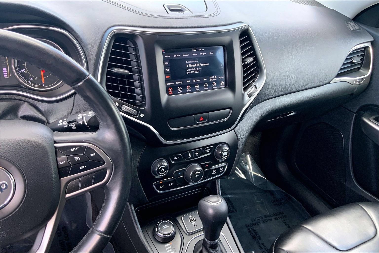 Used 2019 Jeep Cherokee Latitude Plus AWD/4WD image 6