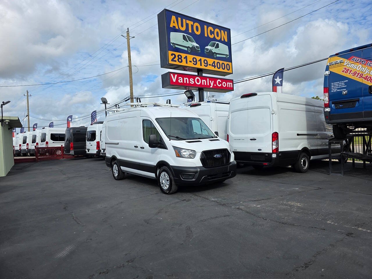 Used 2022 Ford Transit 150 Medium Roof w/ Load Area Protection Package RWD image 27