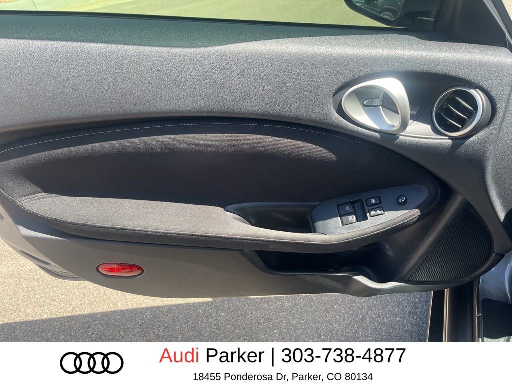 Used 2018 Nissan 370Z Coupe RWD image 10