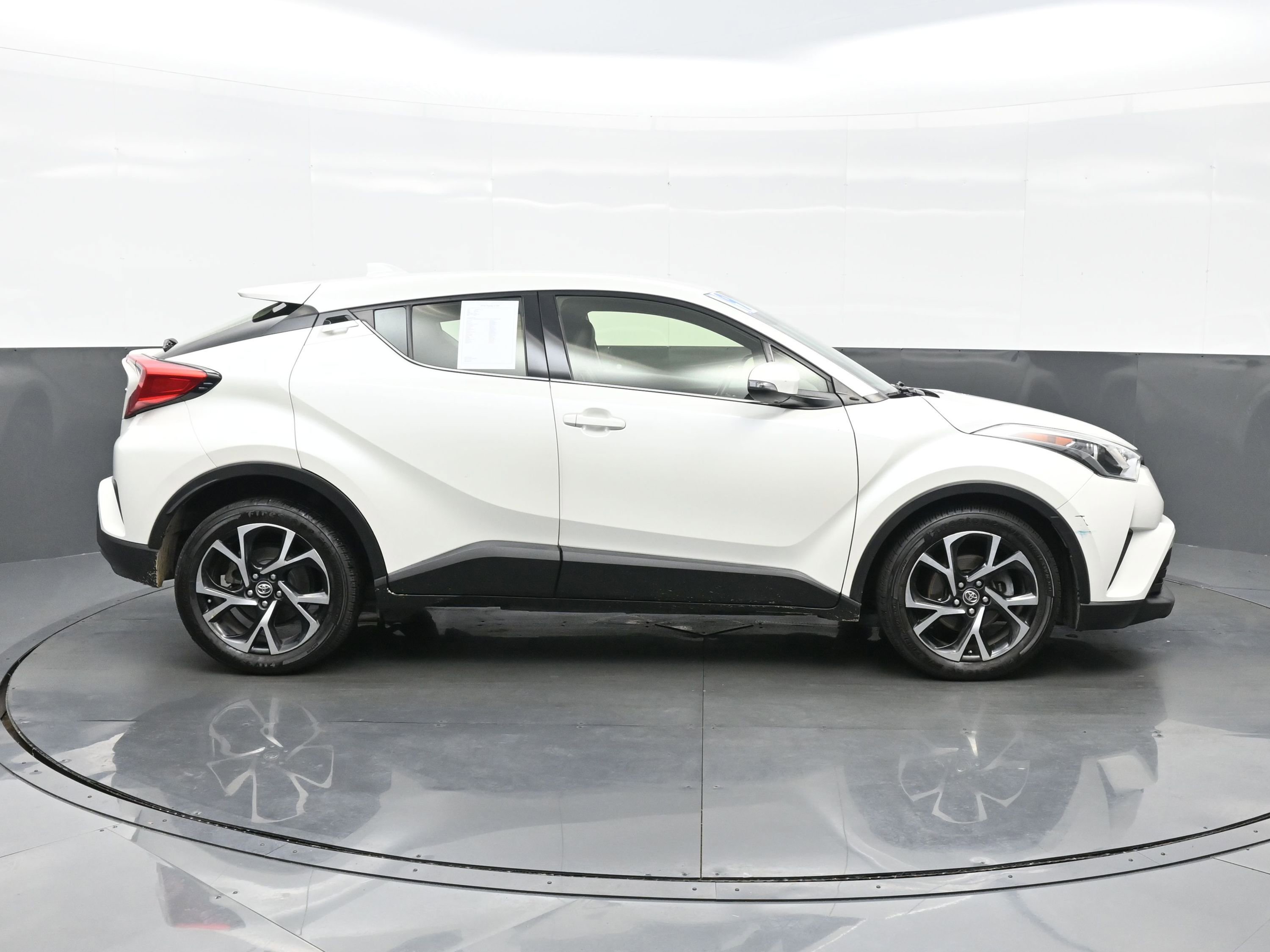 Used 2019 Toyota C-HR Limited image 7