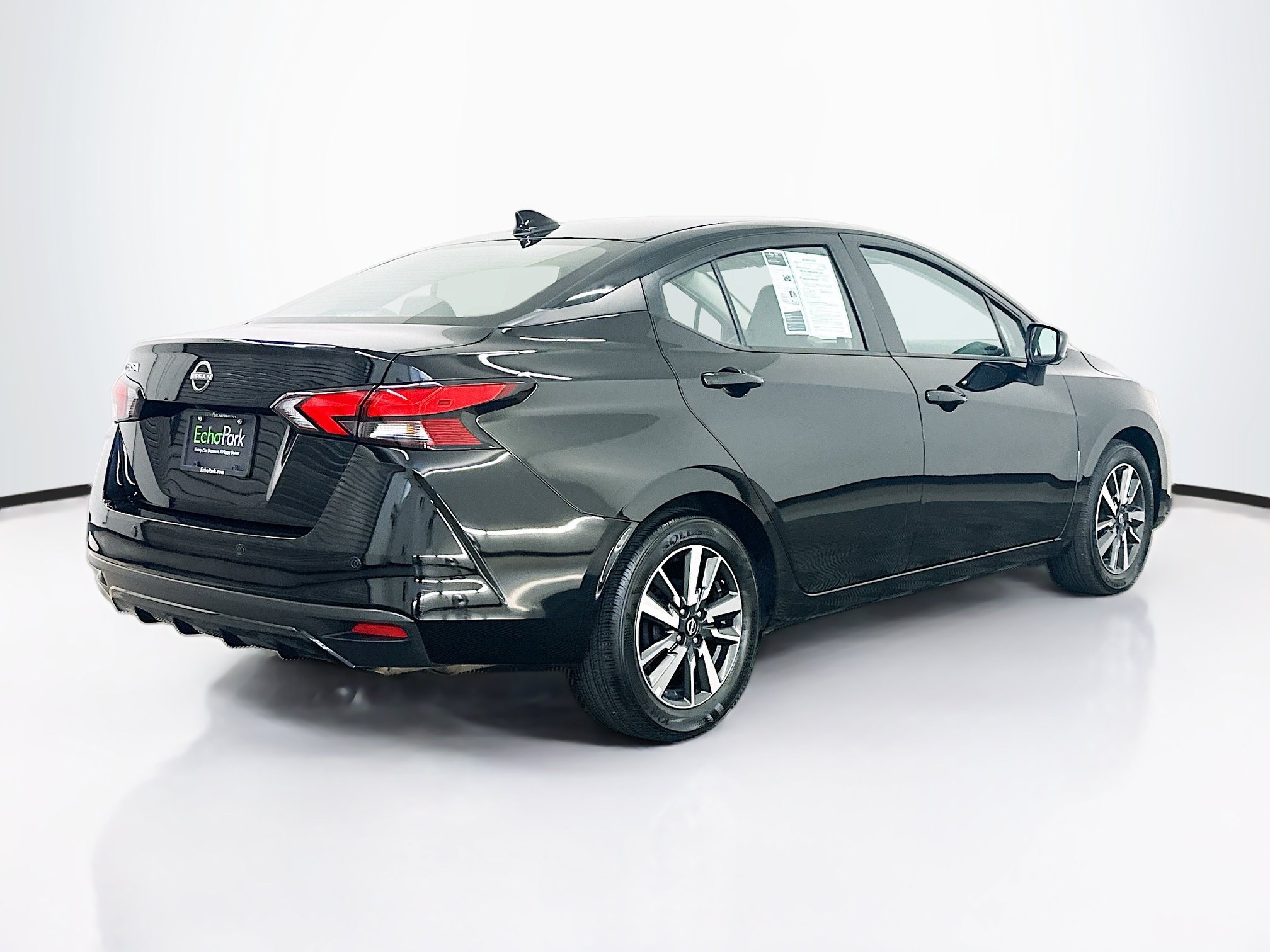 Used 2025 Nissan Versa SV FWD image 9