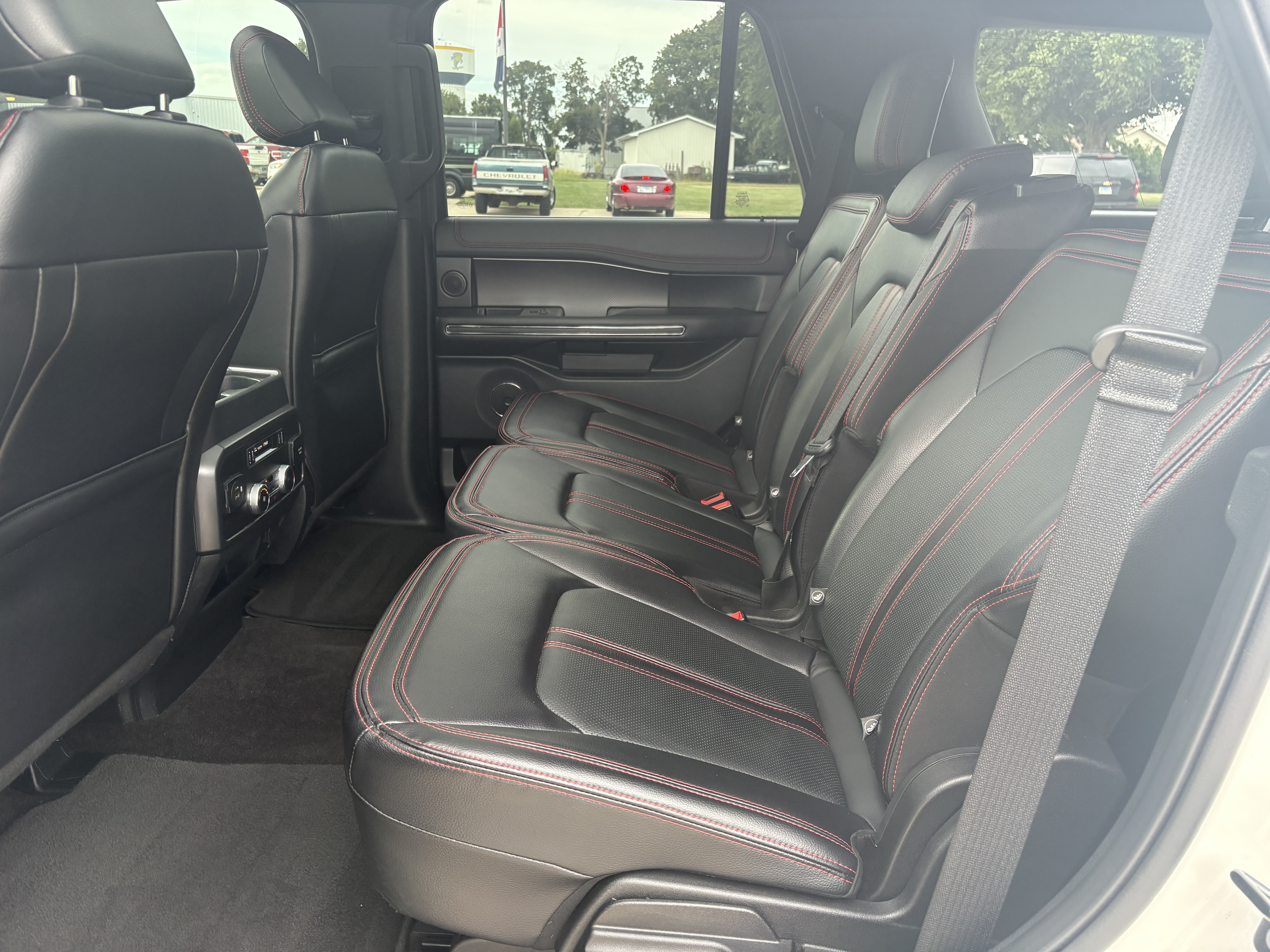 Used 2021 Ford Expedition Limited AWD/4WD image 11
