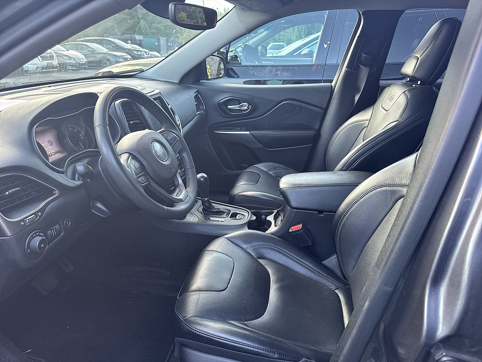 Used 2022 Jeep Cherokee Latitude Lux w/ Sun & Sound Group AWD/4WD image 8