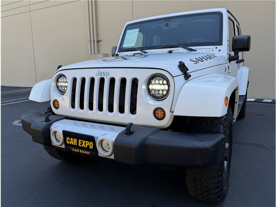 Used 2015 Jeep Wrangler Unlimited Sahara w/ Connectivity Group AWD/4WD image 37