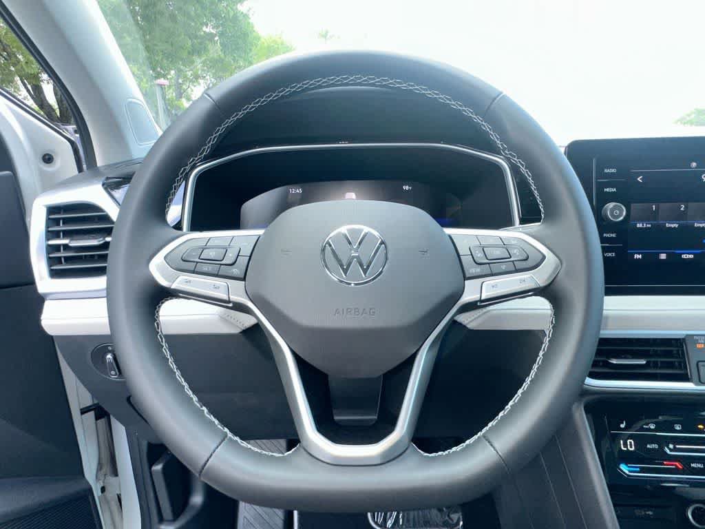 New 2026 Volkswagen Taos SE FWD image 15