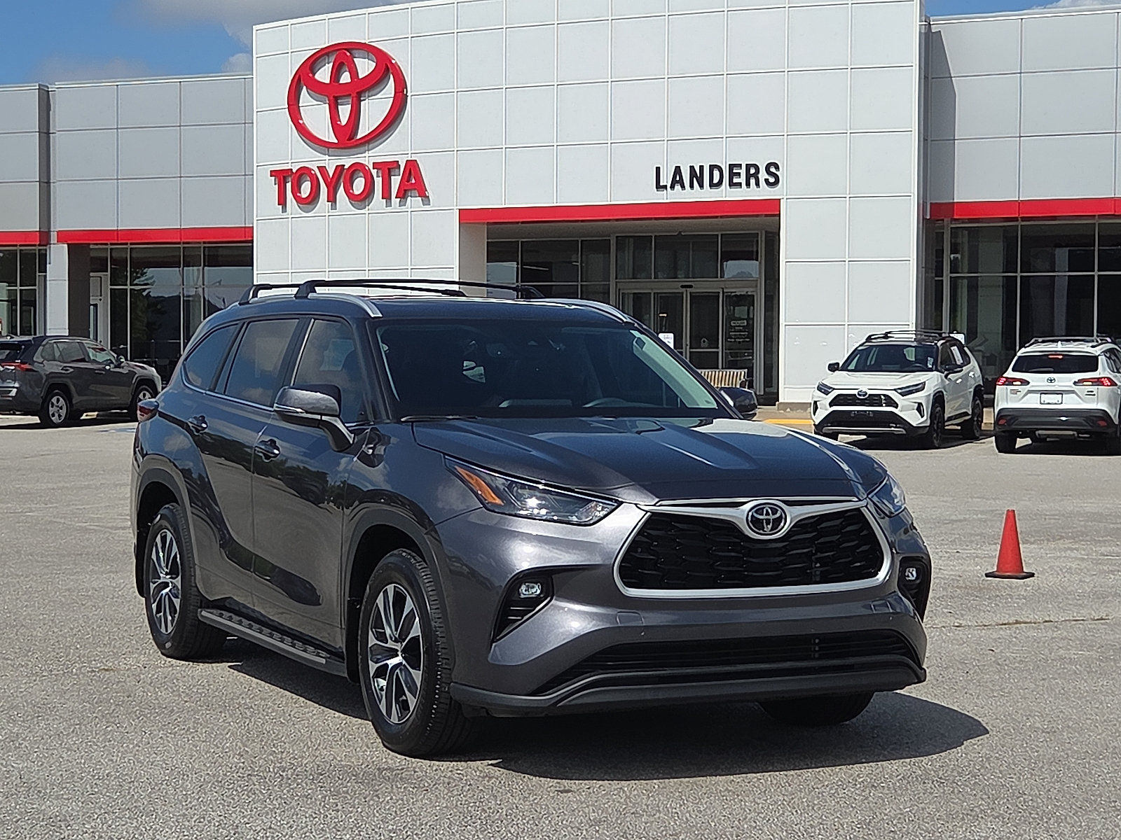 Used 2024 Toyota Highlander XLE