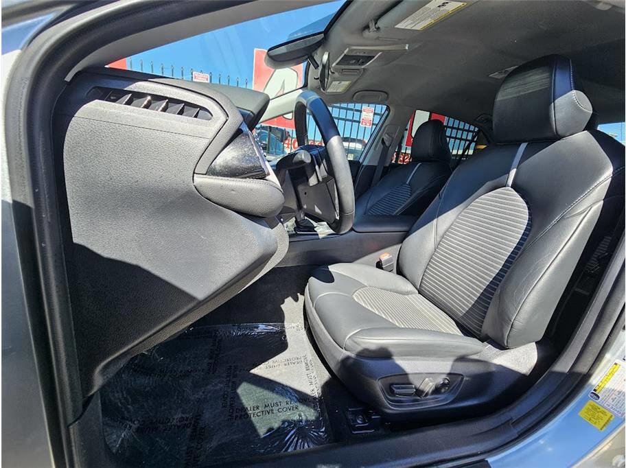 Used 2023 Toyota Camry SE image 7