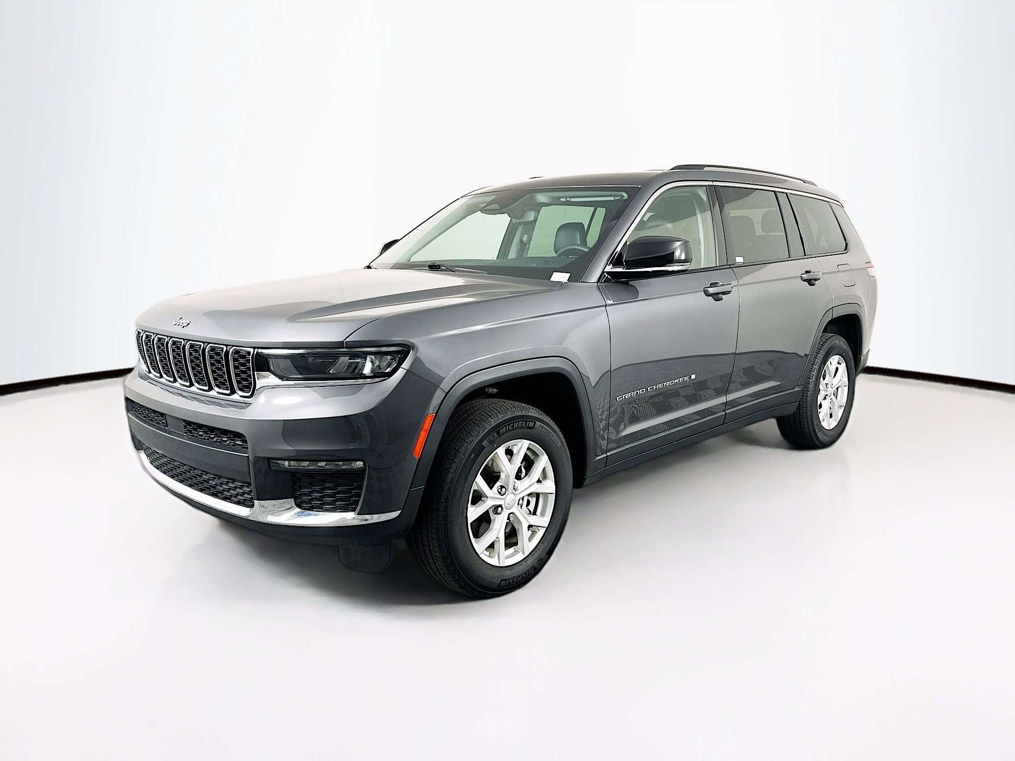 Used 2023 Jeep Grand Cherokee L Limited AWD/4WD image 3