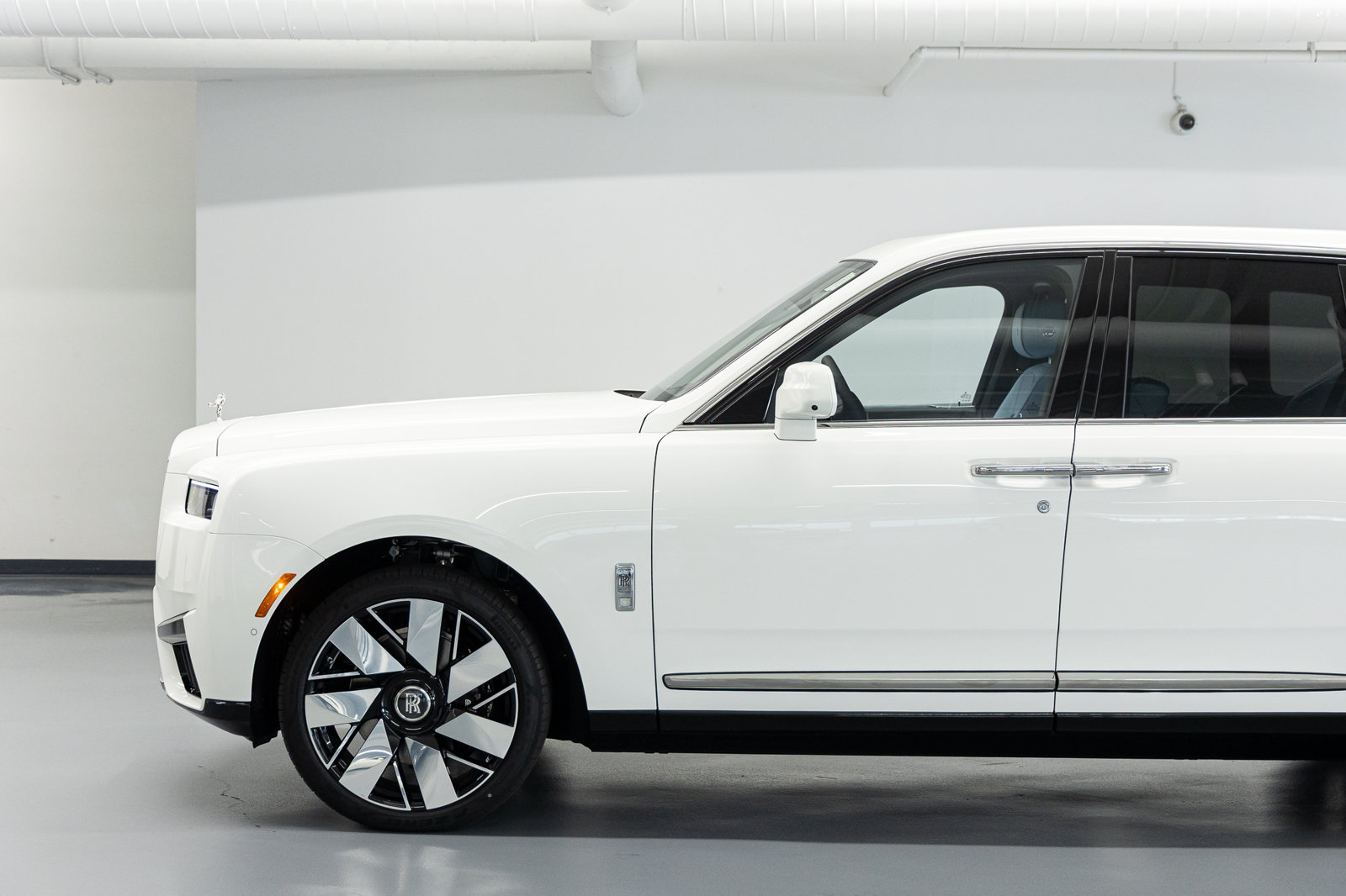 New 2026 Rolls-Royce Cullinan AWD/4WD image 19