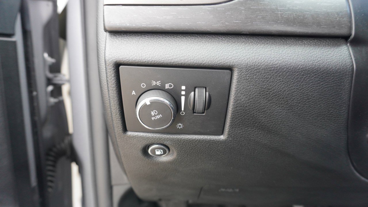 Used 2018 Jeep Grand Cherokee Laredo image 19