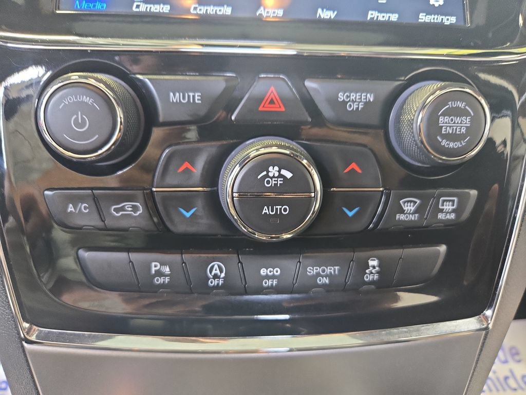Used 2021 Jeep Grand Cherokee Laredo AWD/4WD image 26