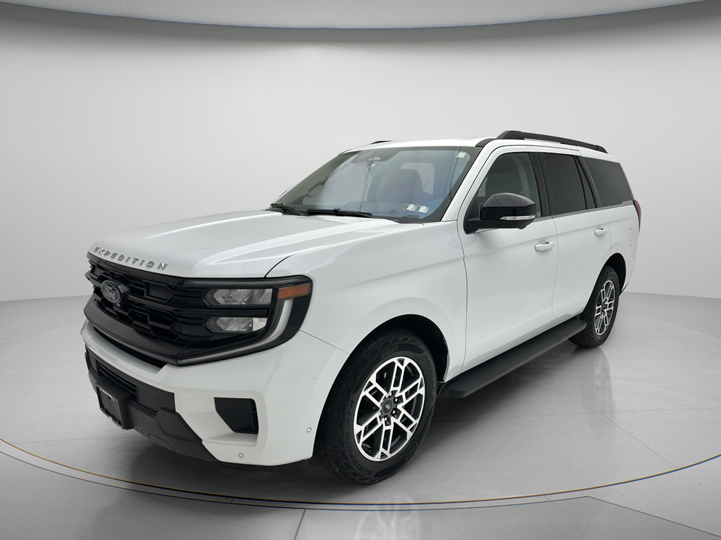 Used 2025 Ford Expedition Active AWD/4WD image 3