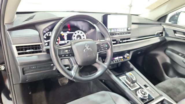 Used 2024 Mitsubishi Outlander SE image 18