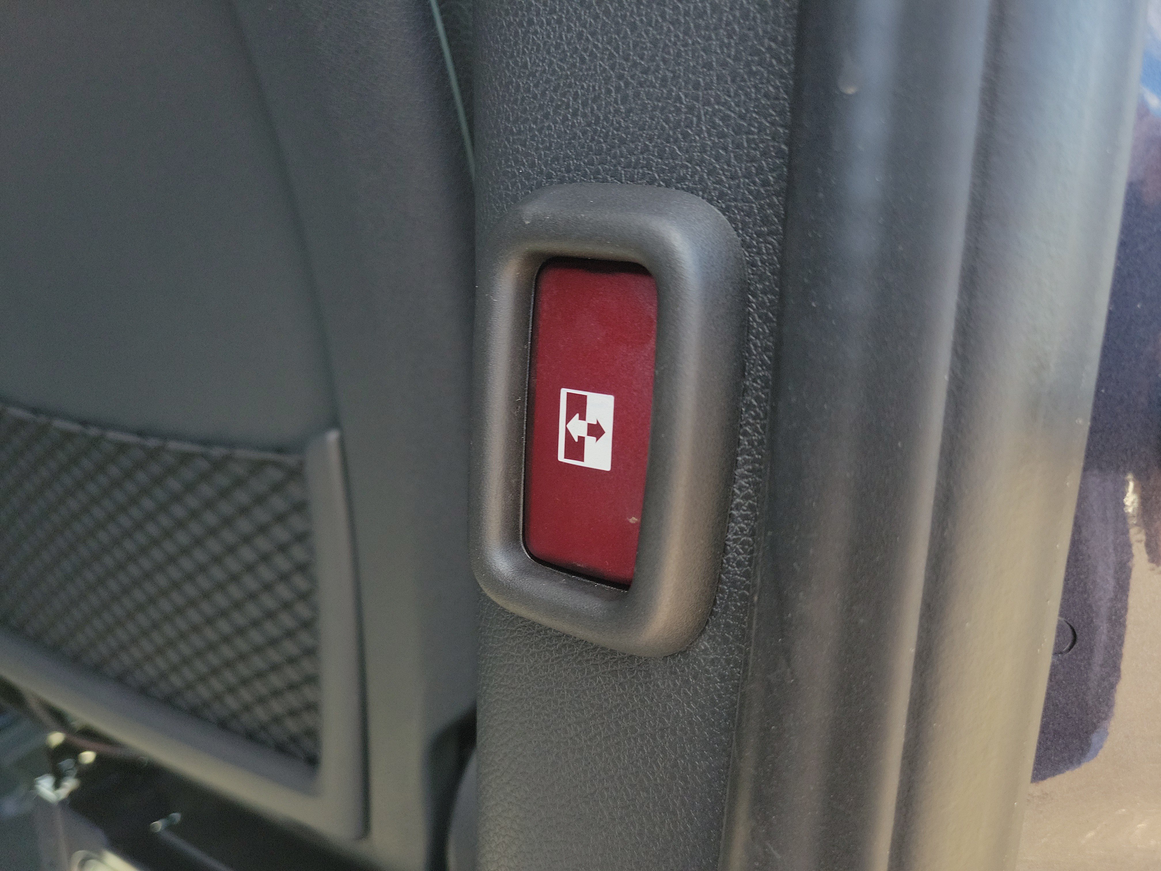 Used 2025 Mercedes-Benz Sprinter 2500 image 7