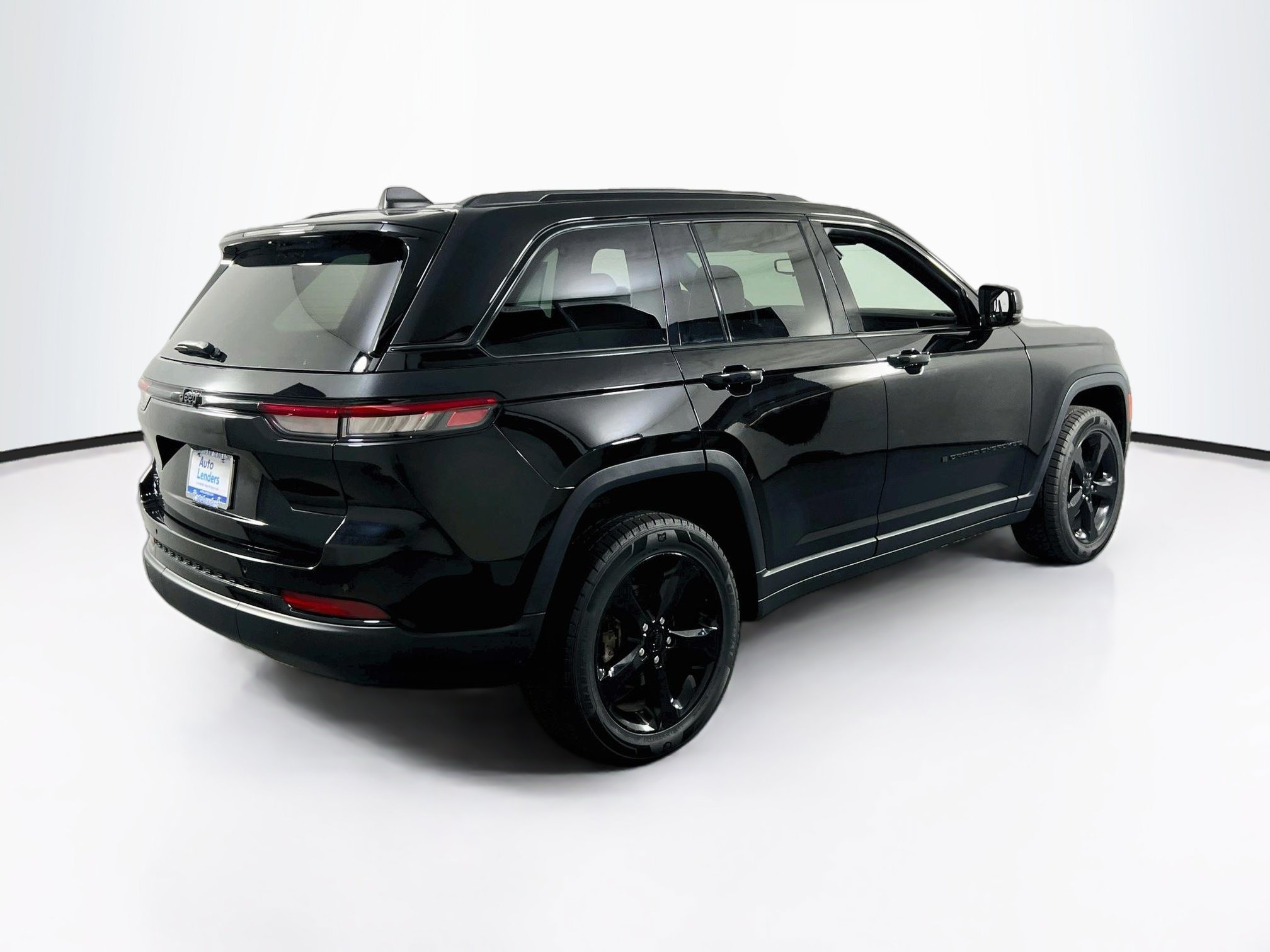 Used 2023 Jeep Grand Cherokee Altitude AWD/4WD image 5