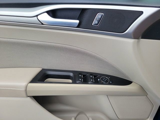Used 2019 Ford Fusion SE FWD image 17