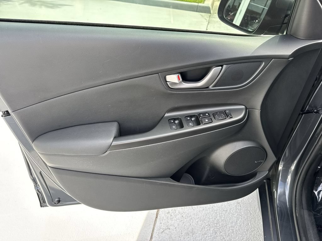 Used 2021 Hyundai Kona Limited w/ Cargo Package FWD image 38