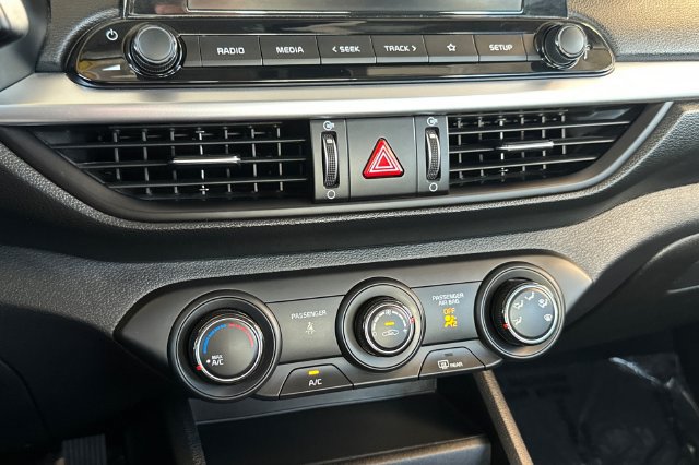 Used 2024 Kia Forte LXS w/ LXS Technology Package FWD image 18