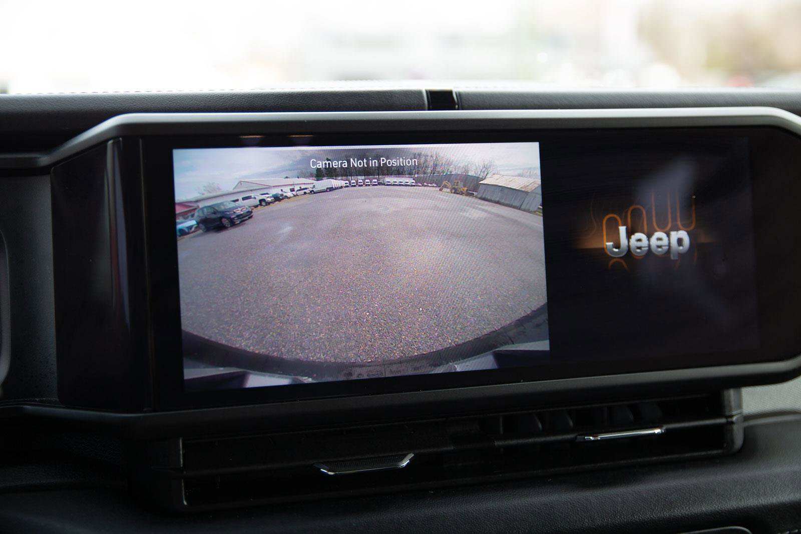 Used 2025 Jeep Wrangler Sahara image 16