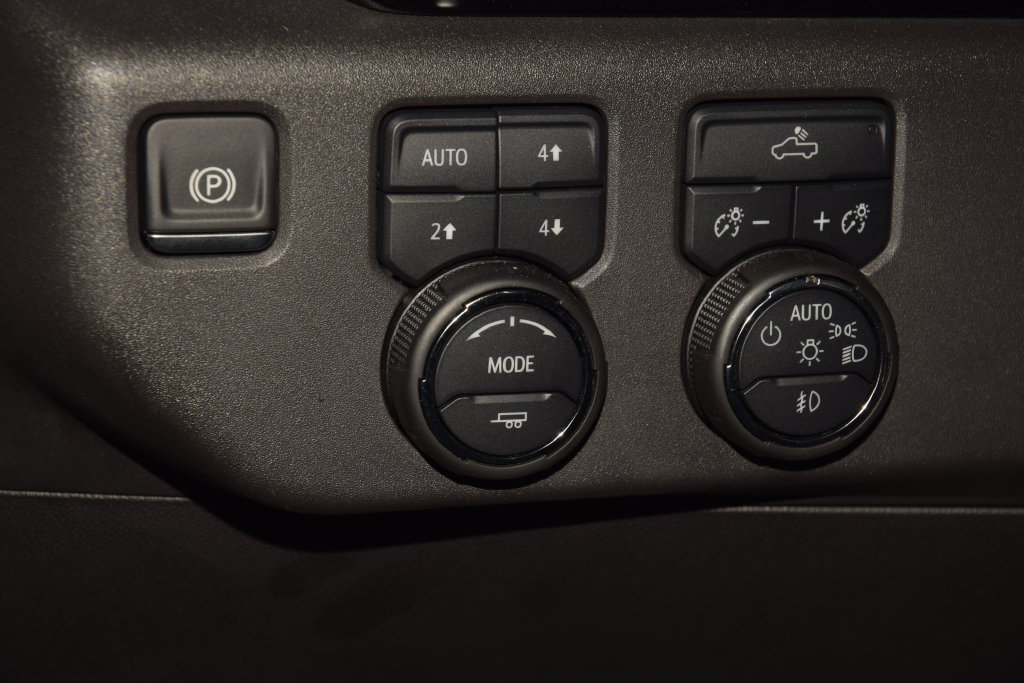 Used 2024 Chevrolet Silverado 1500 LT Trail Boss w/ Convenience Package II AWD/4WD image 42