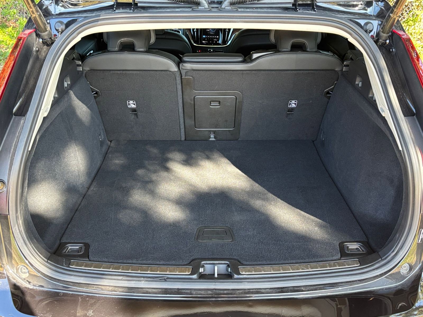 Used 2025 Volvo V60 B5 Cross Country Plus image 34