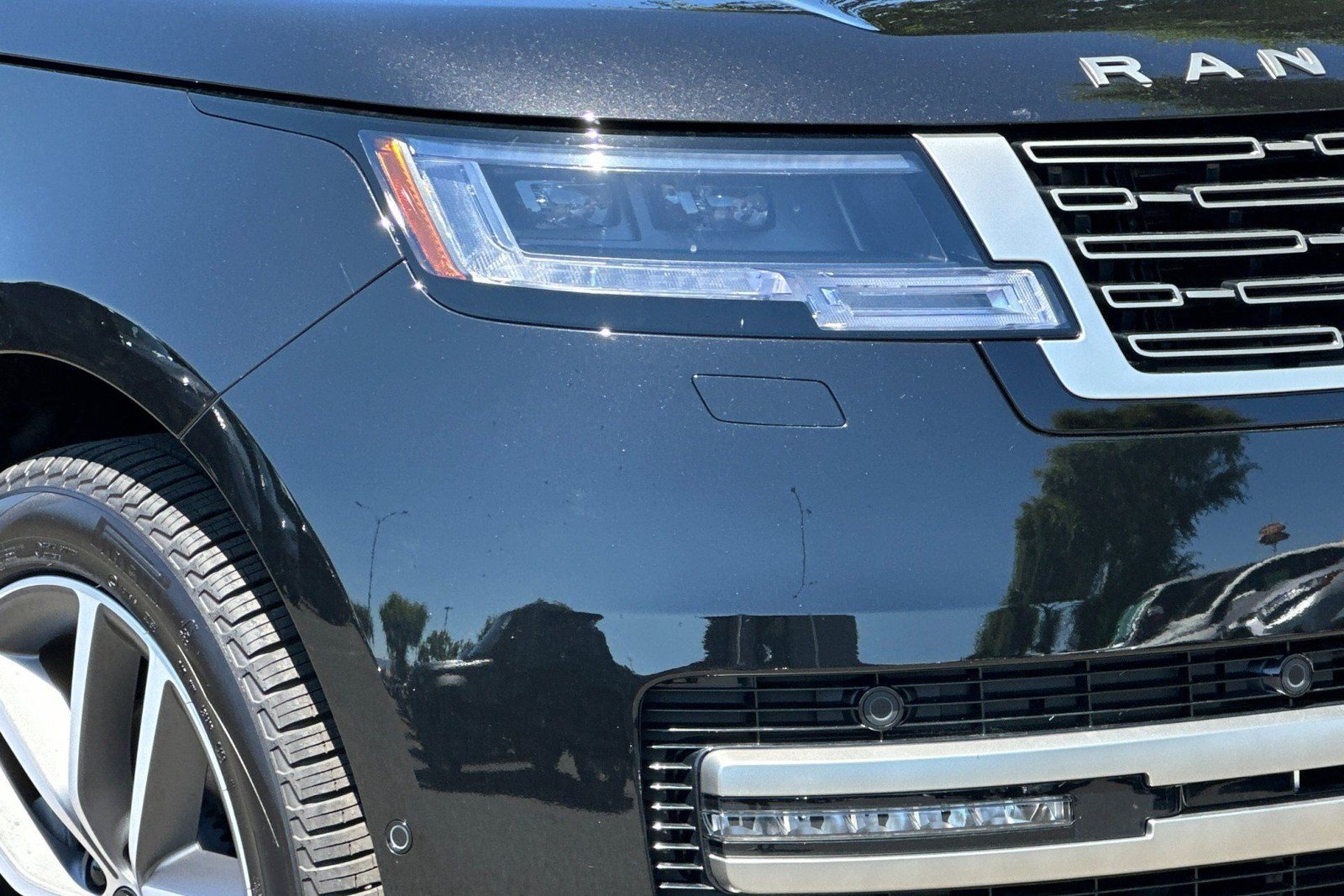 New 2026 Land Rover Range Rover Long Wheelbase SE AWD/4WD image 11