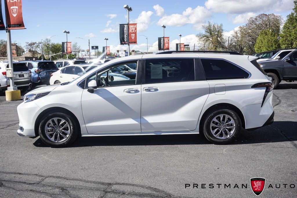 Used 2024 Toyota Sienna XLE AWD/4WD image 19