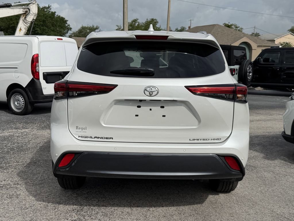 Used 2023 Toyota Highlander Limited AWD/4WD image 6