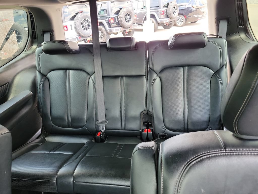 Used 2024 Jeep Wagoneer Series III AWD/4WD image 13