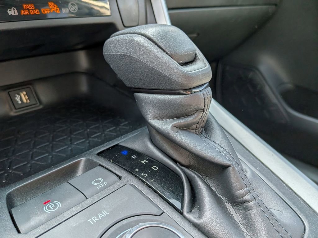 Used 2025 Toyota RAV4 XLE AWD/4WD image 19