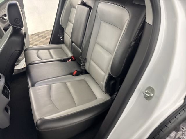 Used 2023 GMC Terrain SLT image 25