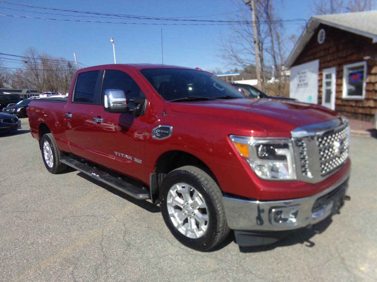 Used 2019 Nissan Titan SL image 5