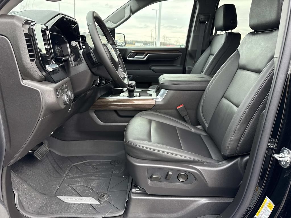 New 2026 Chevrolet Silverado 1500 LT w/ Leather Package AWD/4WD image 9