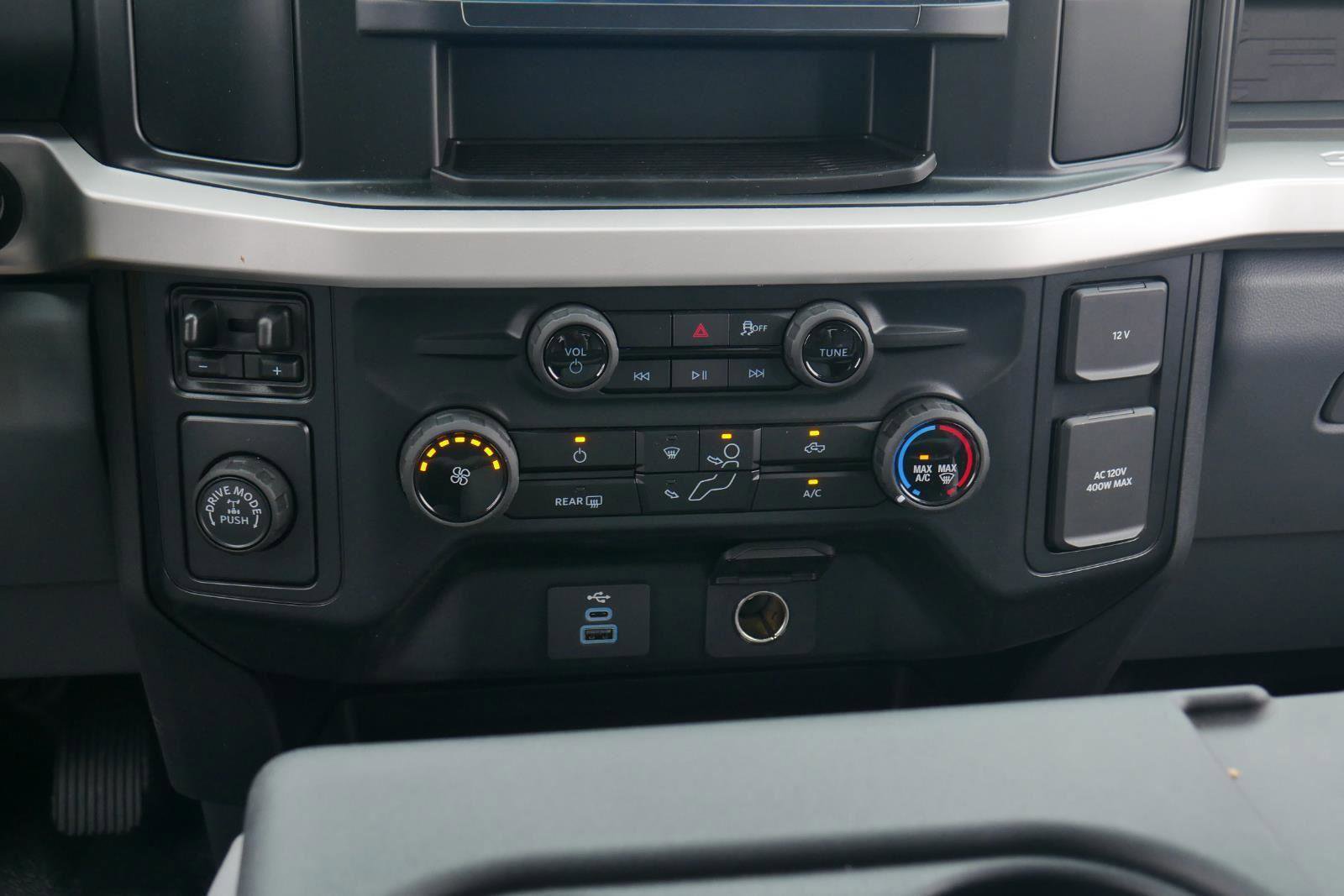 New 2025 Ford F250 XL w/ XL Chrome Package image 48