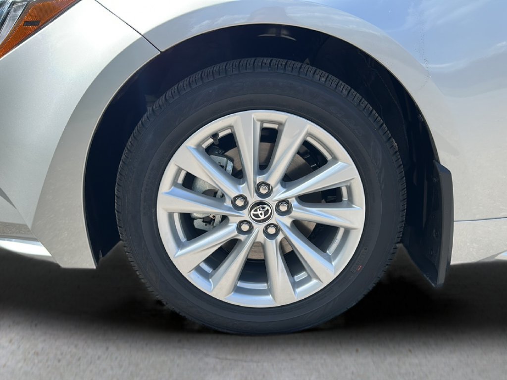 Used 2025 Toyota Corolla LE w/ LE Premium Package FWD image 29