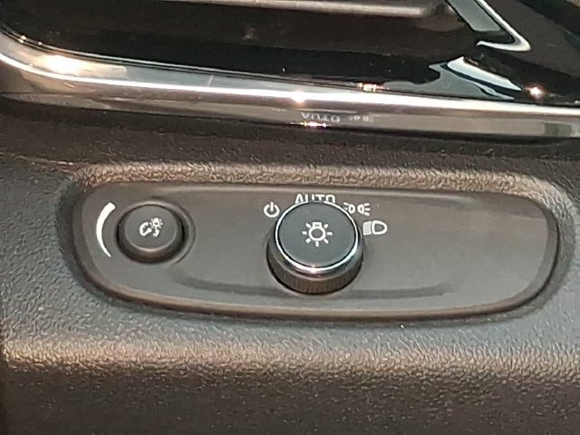 Used 2024 Buick Envista Sport Touring w/ Convenience I Package FWD image 34