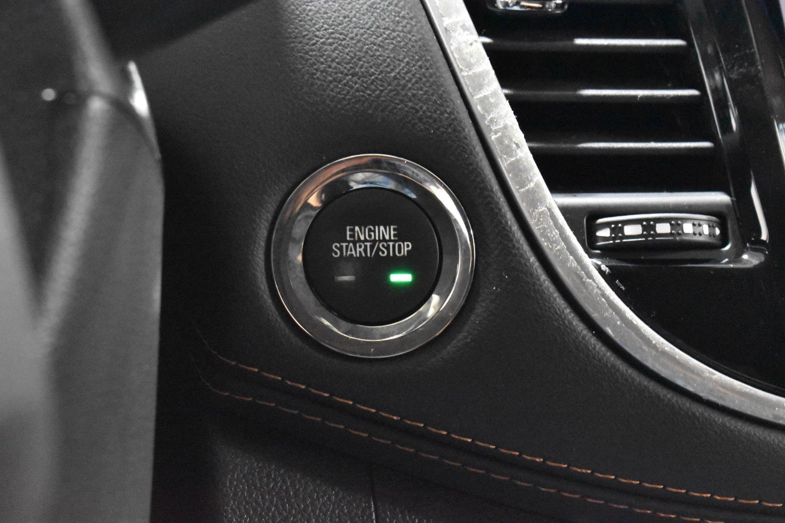 Used 2021 Chevrolet Trax LT w/ Redline Edition image 14