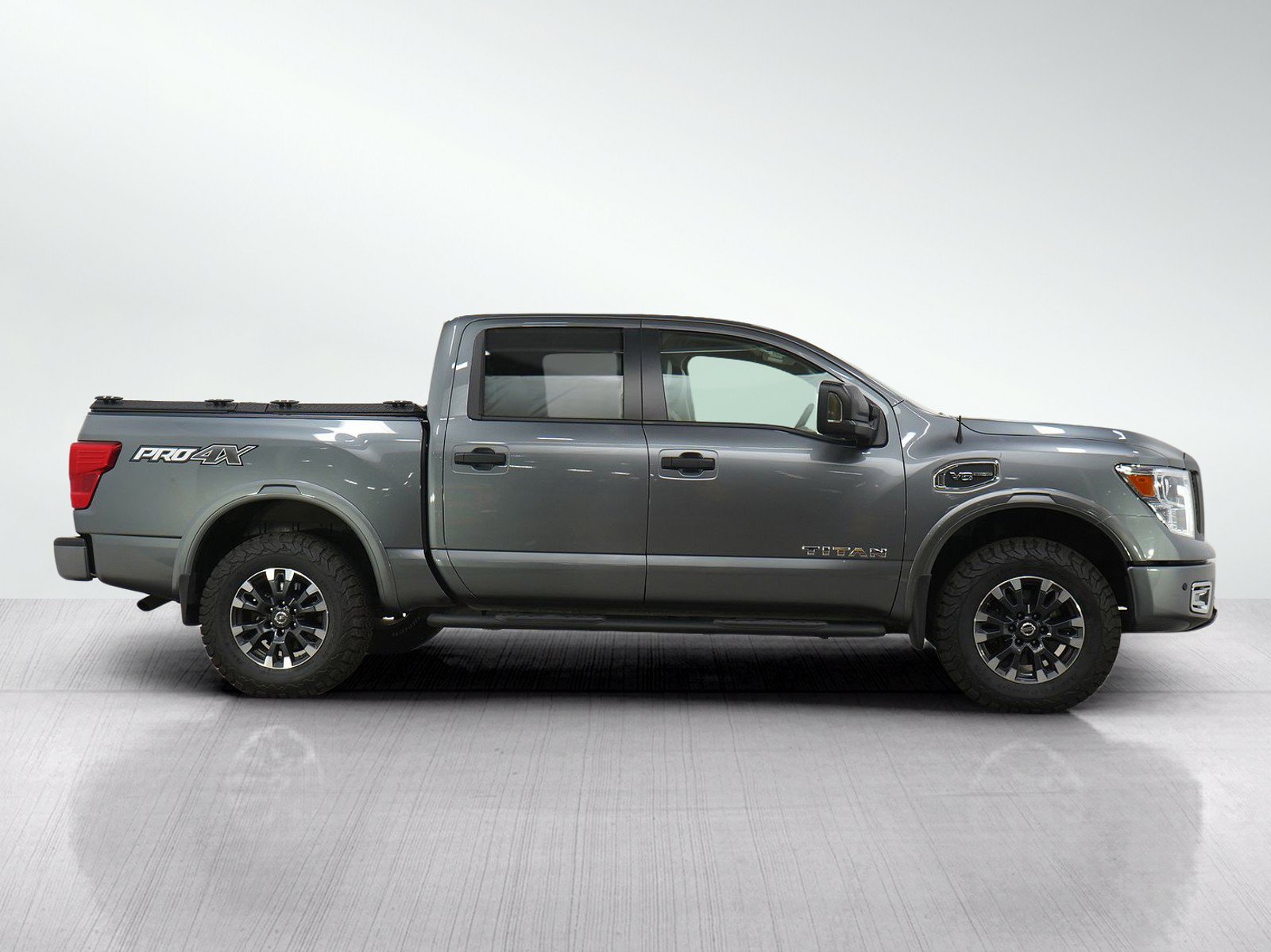 Used 2017 Nissan Titan PRO-4X w/ Pro-4x Convenience Package AWD/4WD image 6