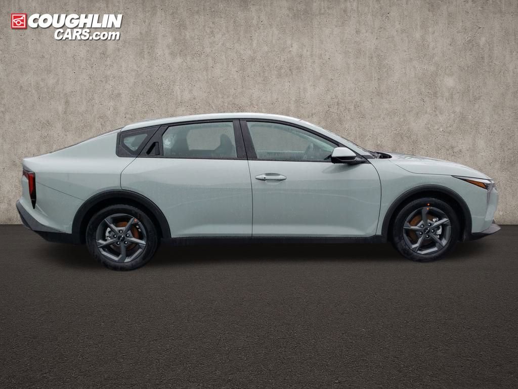 New 2025 Kia K4 LXS image 9